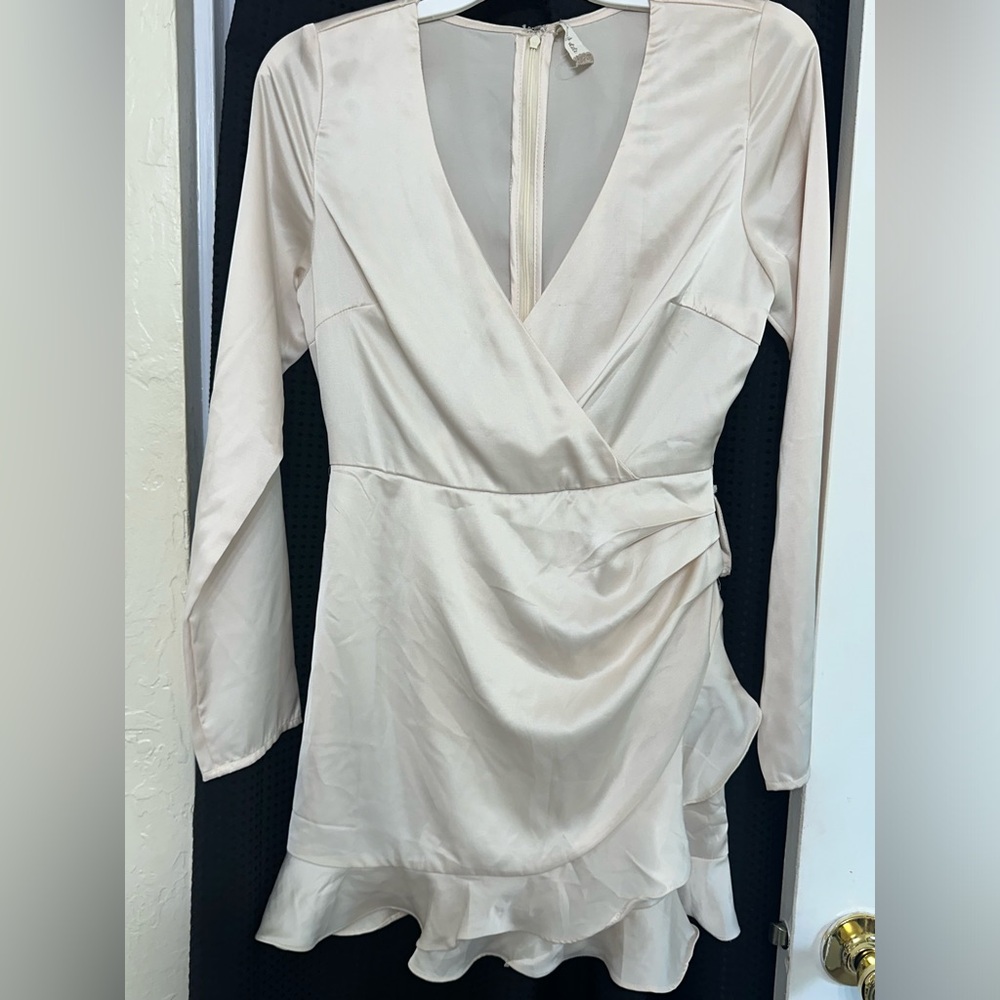 Elegant Cream Long Sleeve Dress